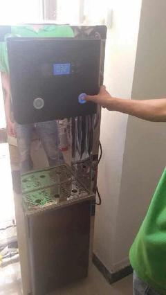 汤原学校温热饮水机选购指南 志趣网水处理设备全攻略